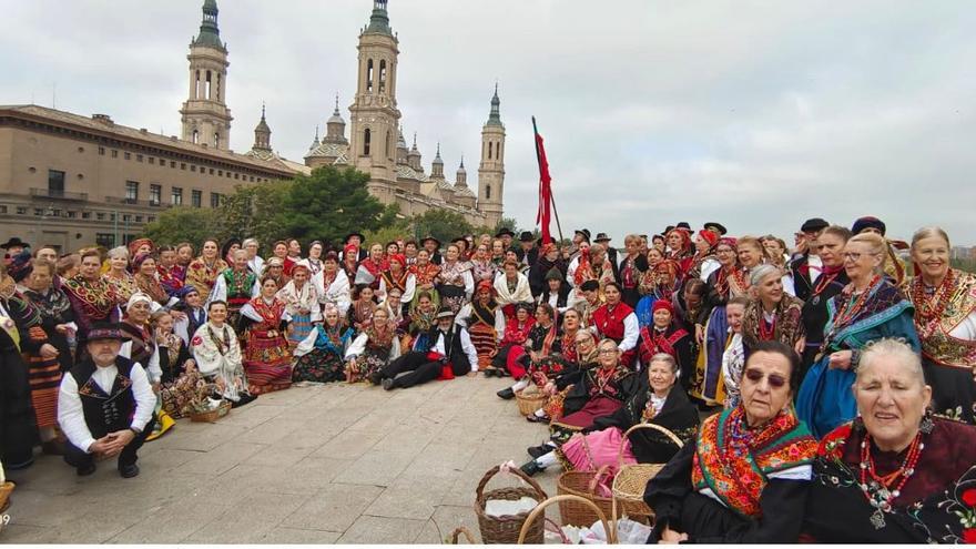Las Casas Regionales no tendrán puestos de comida en la calle en Pilares... pero lanzan una campaña de donación de alimentos