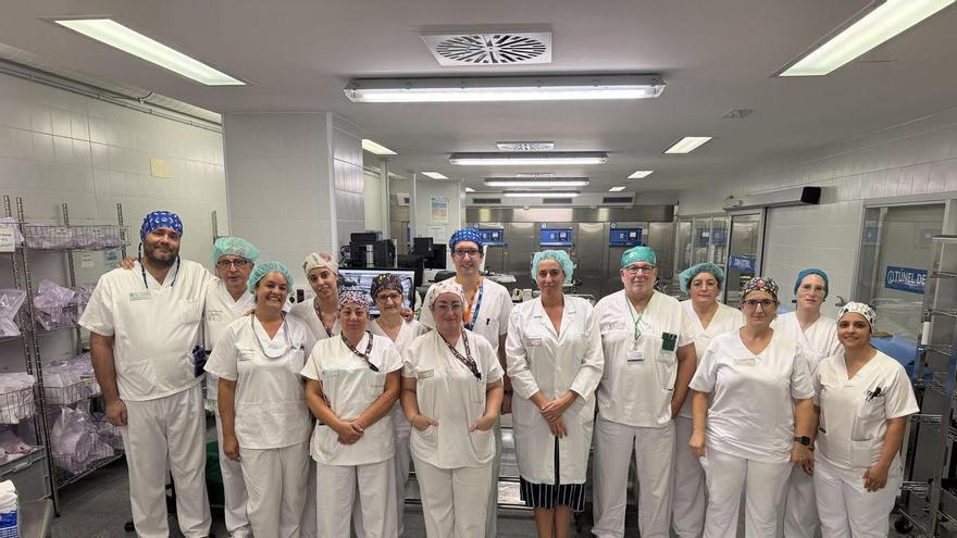 El servicio del hospital de Ourense que esteriliza el instrumental con máxima desinfección: «Todo el material que sale está preparado para ser utilizado en los quirófanos con total seguridad»