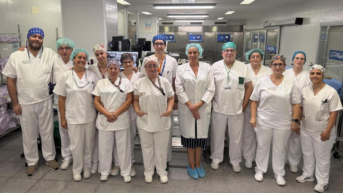 Profesionales del servicio de esterilización del hospital de Ourense.