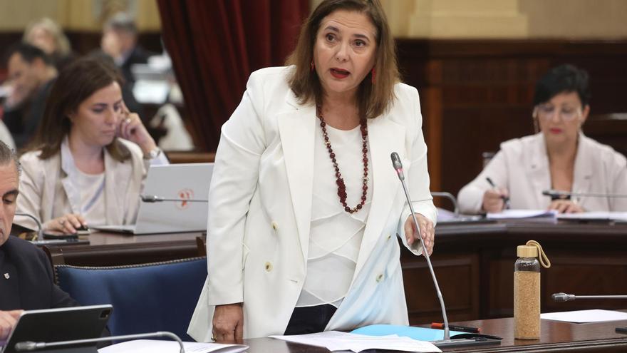 Archivo - La consellera de Sanidad, Manuela García, durante una sesión de control al Govern balear, a 20 de mayo de 2025, en Palma de Mallorca, Mallorca, Baleares (España).