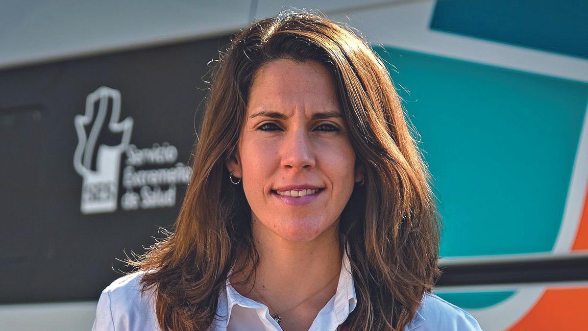Marta González, en los exteriores del Centro de Salud de Investigación Clínica del Área de Salud de Badajoz.