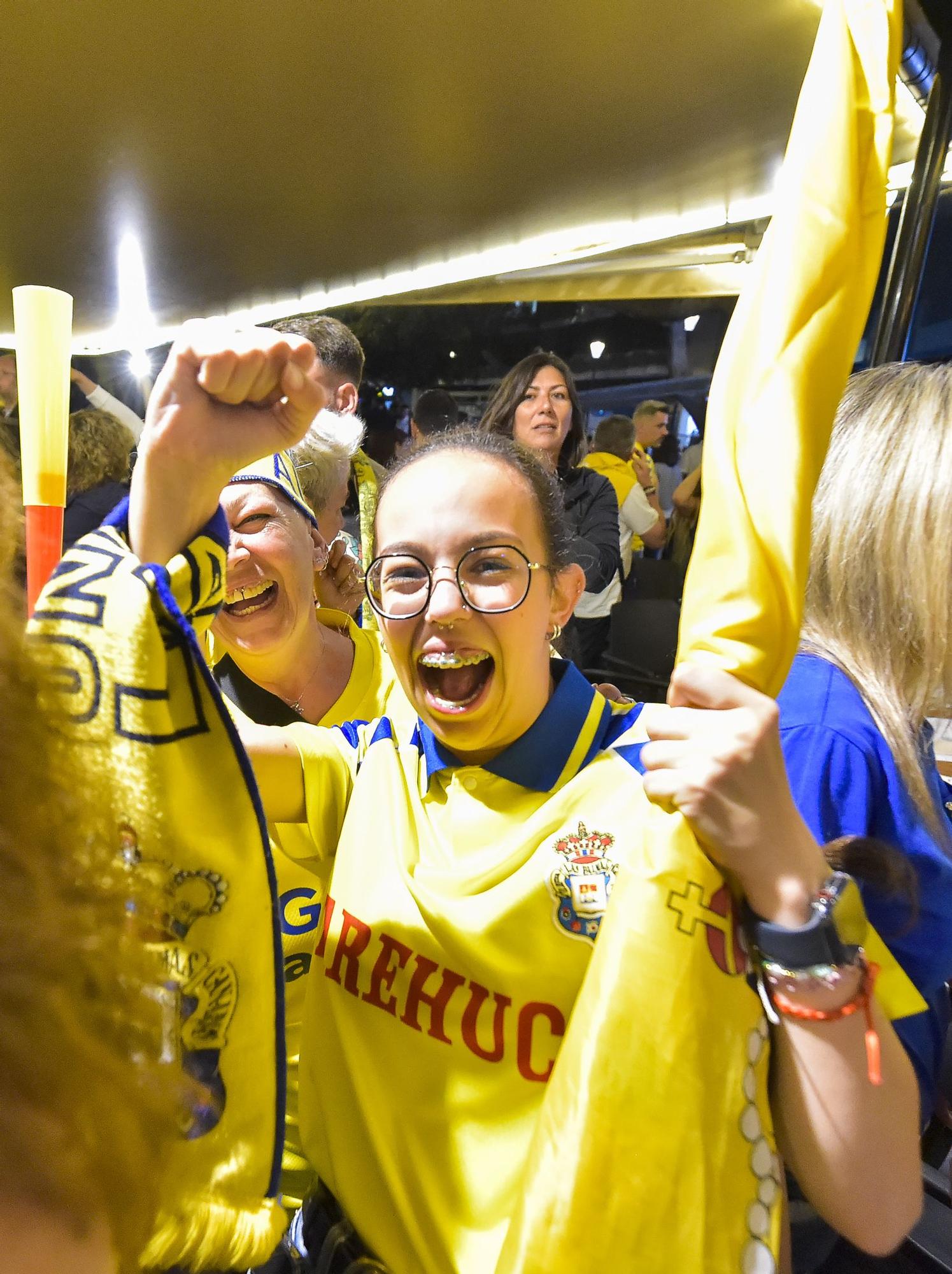 Celebración del ascenso en las terrazas de la Plaza de España