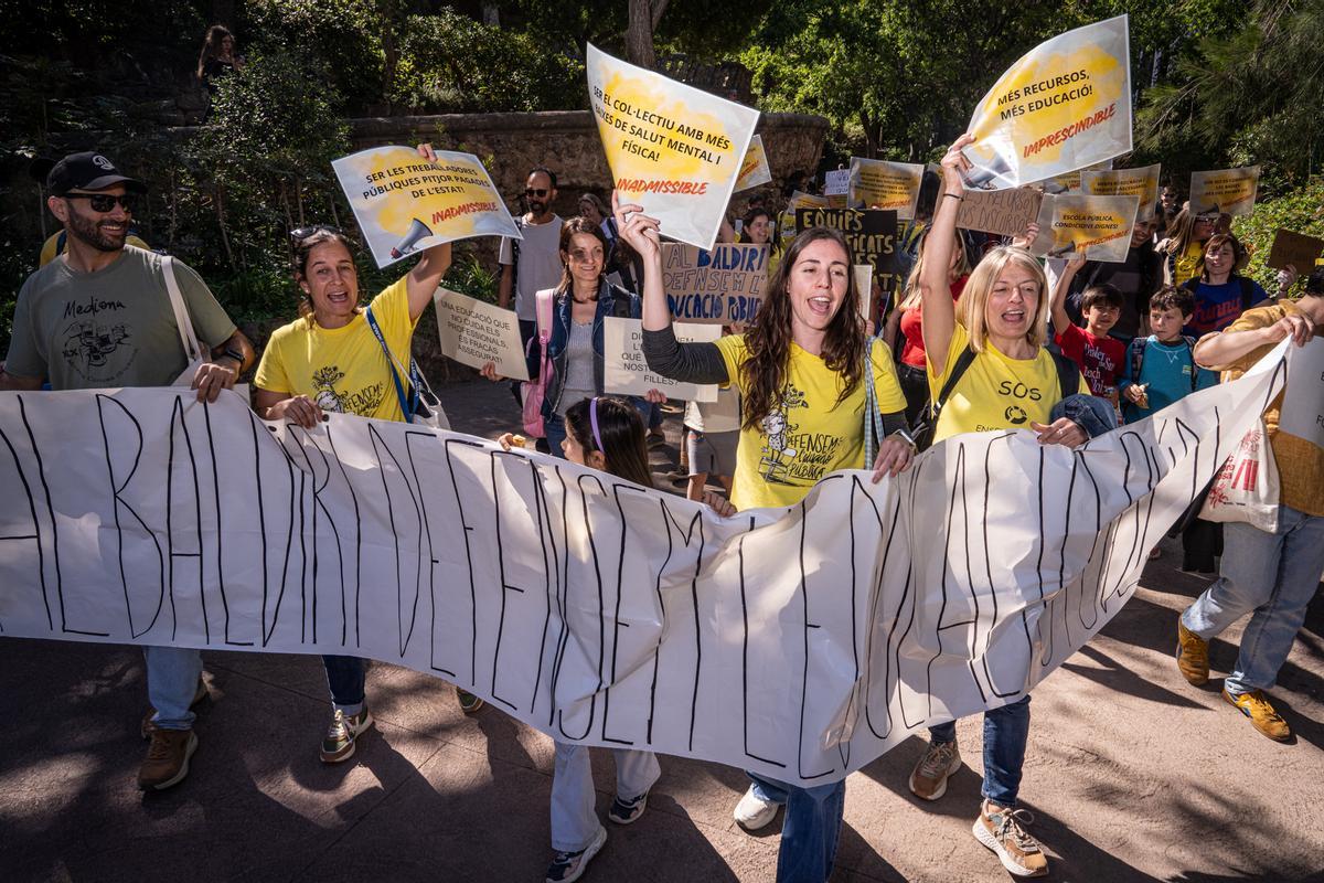 Familias de la escuela Escola Baldiri Reixac se concentrarán ante el dragón del Park Güell junto a alumnos y profesores en una acción conjunta para apoyar las movilizaciones de este mes.