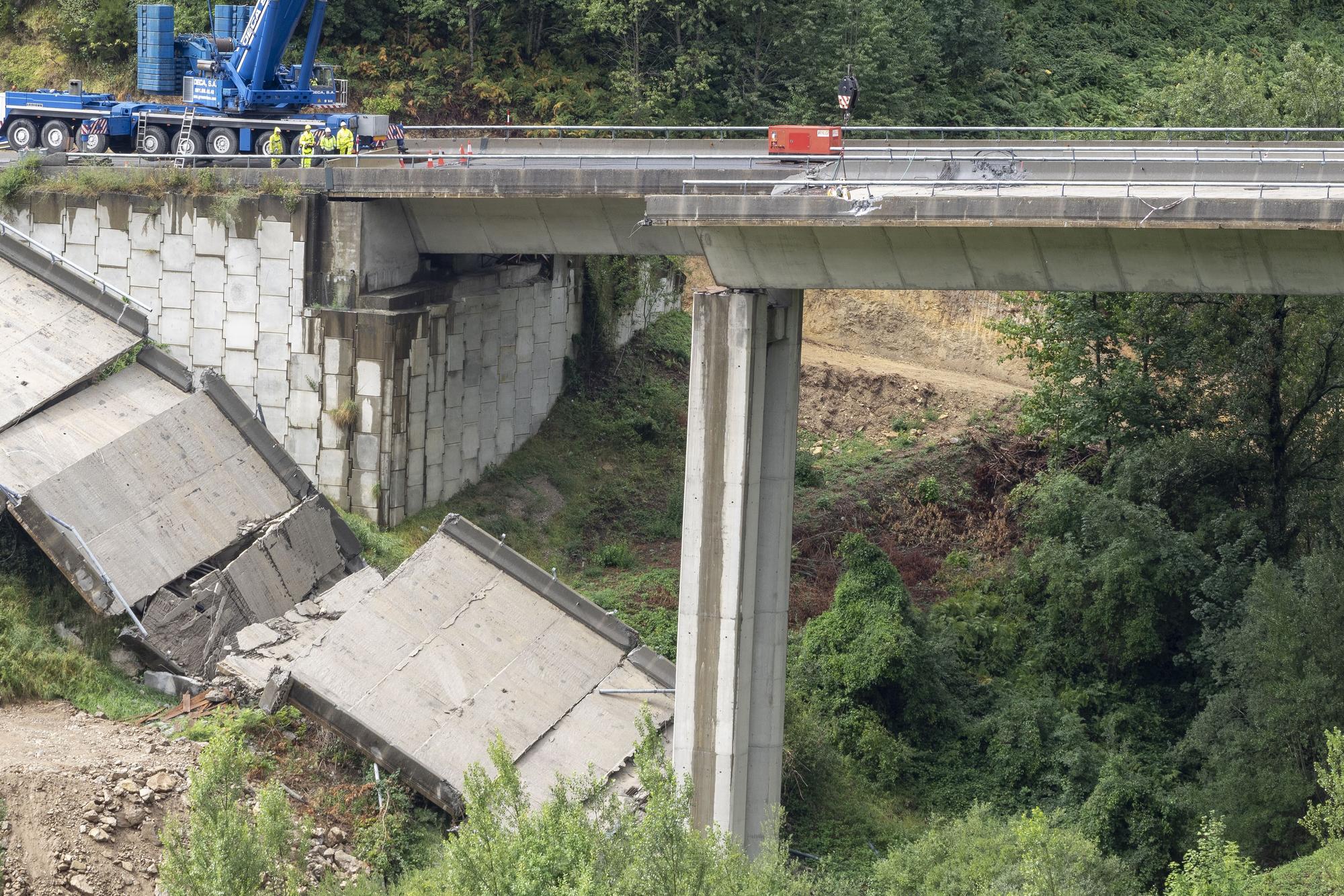 Arrancan los trabajos de desmontaje del viaducto de O Castro de la A-6