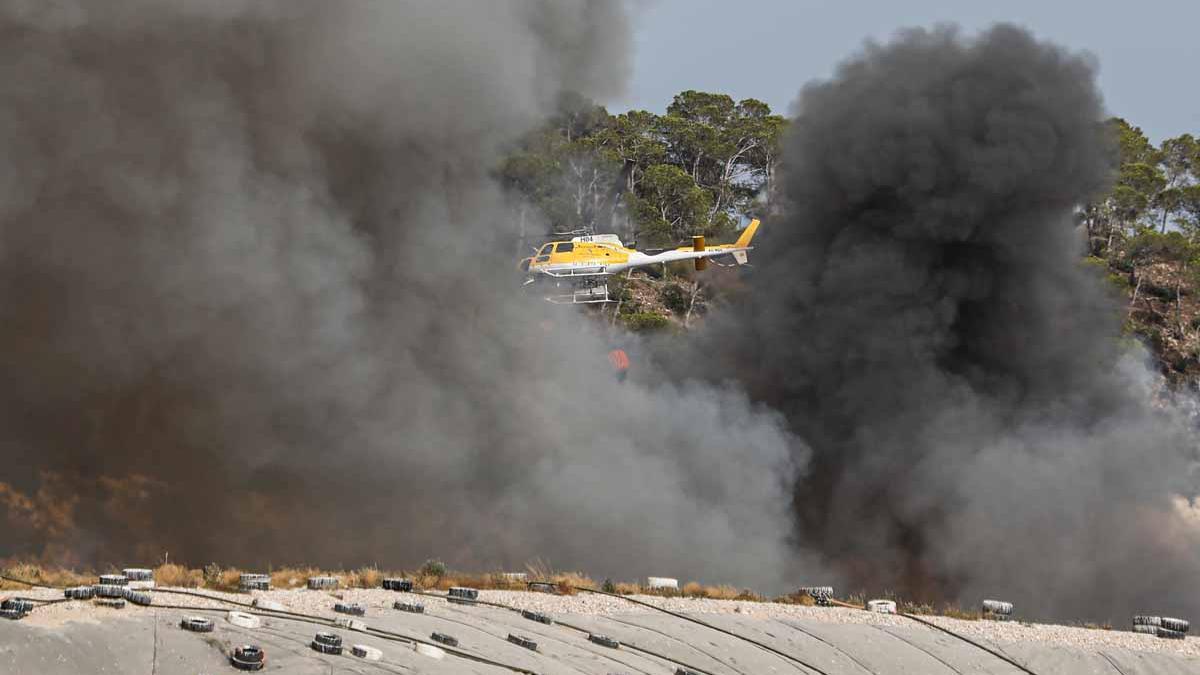 Nuevo incendio en el vertedero de Ibiza