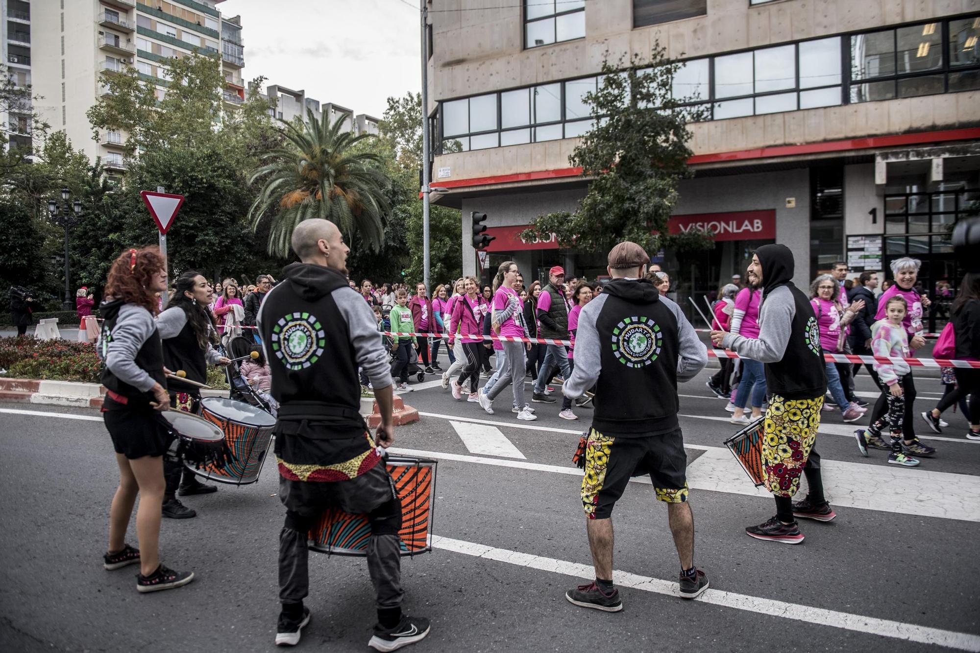 GALERÍA | Así fue la Marcha Rosa contra el cáncer en Cáceres