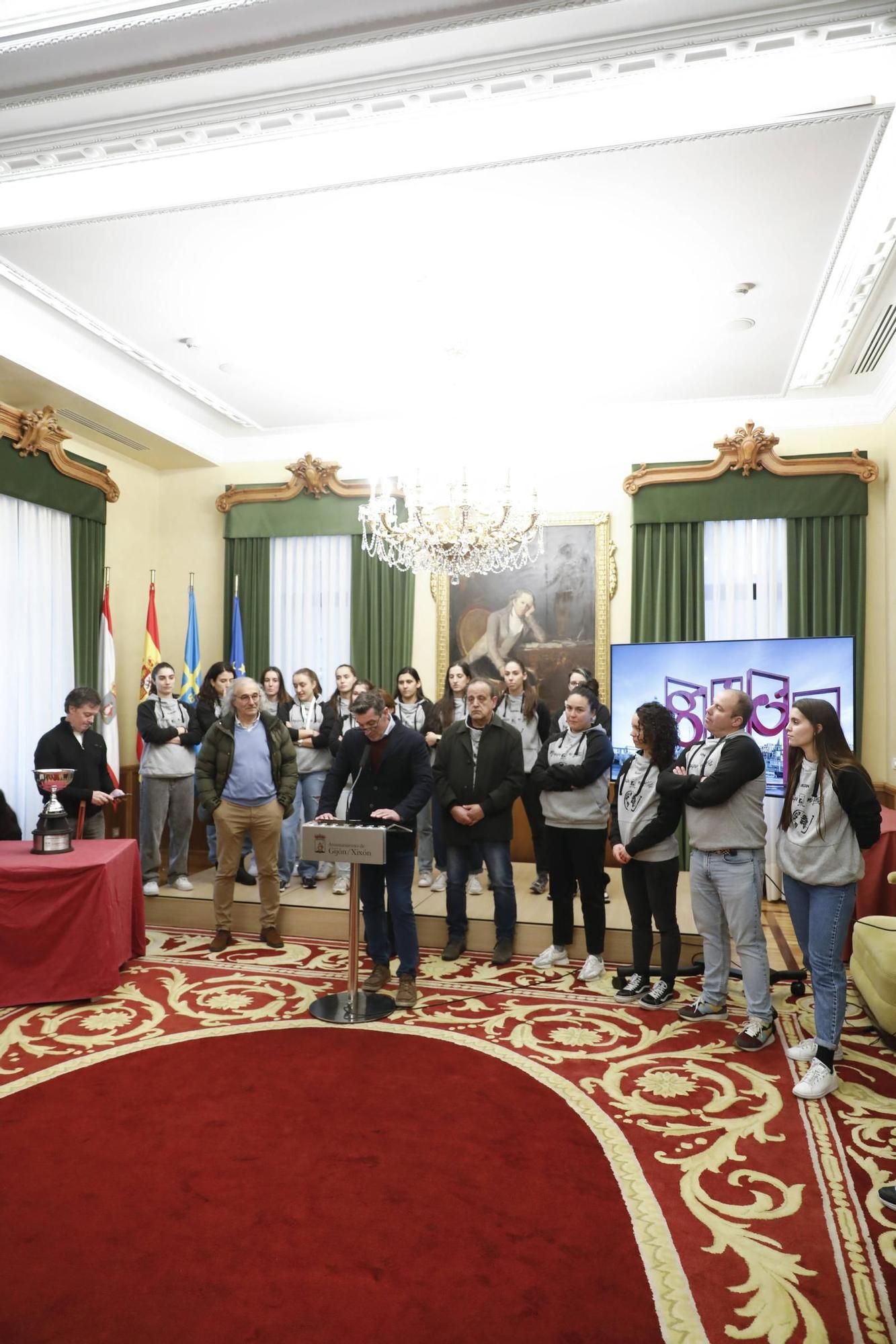 La recepción en el Ayuntamiento a las jugadoras del Telecable Gijón, en imágenes