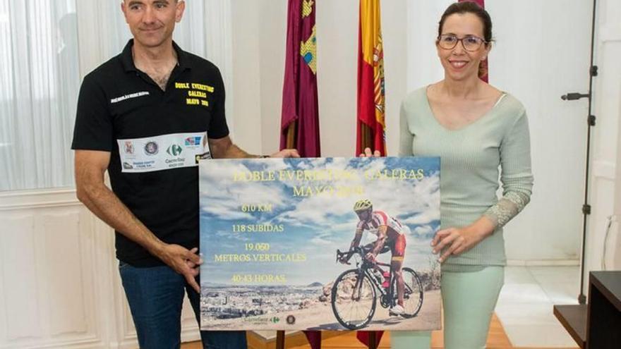 Homenaje a Uribe por su Doble Everesting