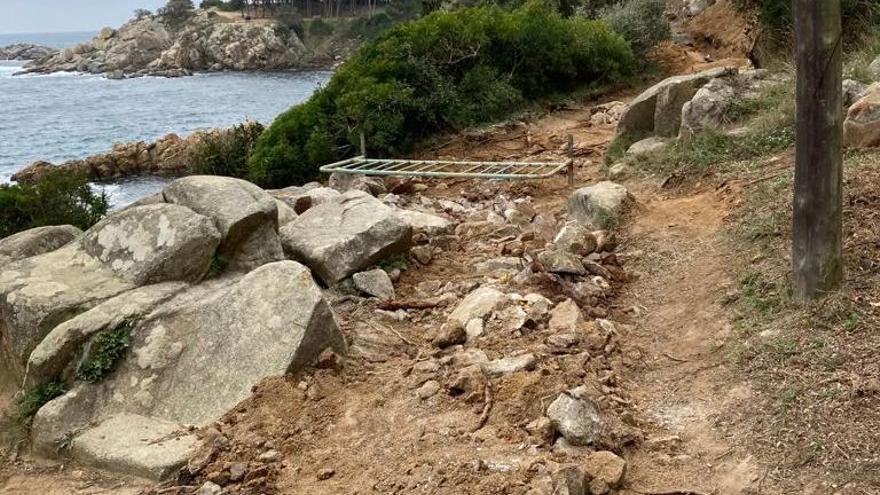 Estat de les obres del camí de ronda de Palamós, al seu pas per la cala s&#039;Alguer, aquest diumenge