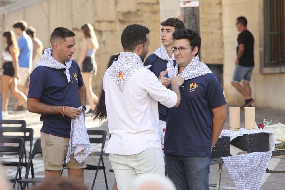 Fiestas de Sagunt. Pregón De Vicente Vayá y puesta del pañuelo de las peñas.