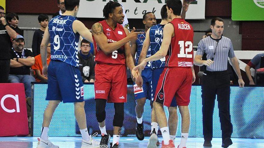 El Tecnyconta Zaragoza gana su partido de trincheras frente al Delteco GBC (73-78)