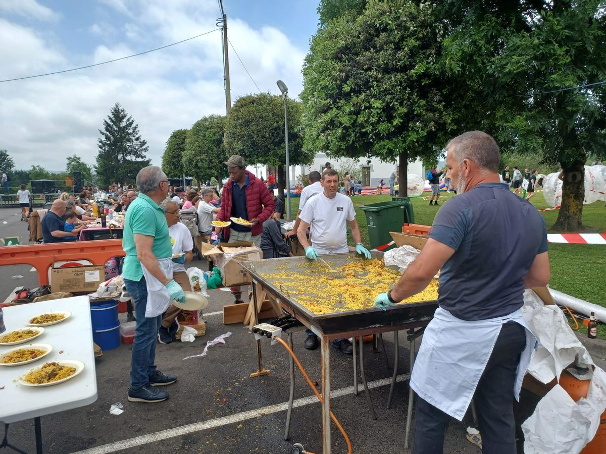 Llenazo en Lugo de Llanera: la jornada en familia desborda las previsiones