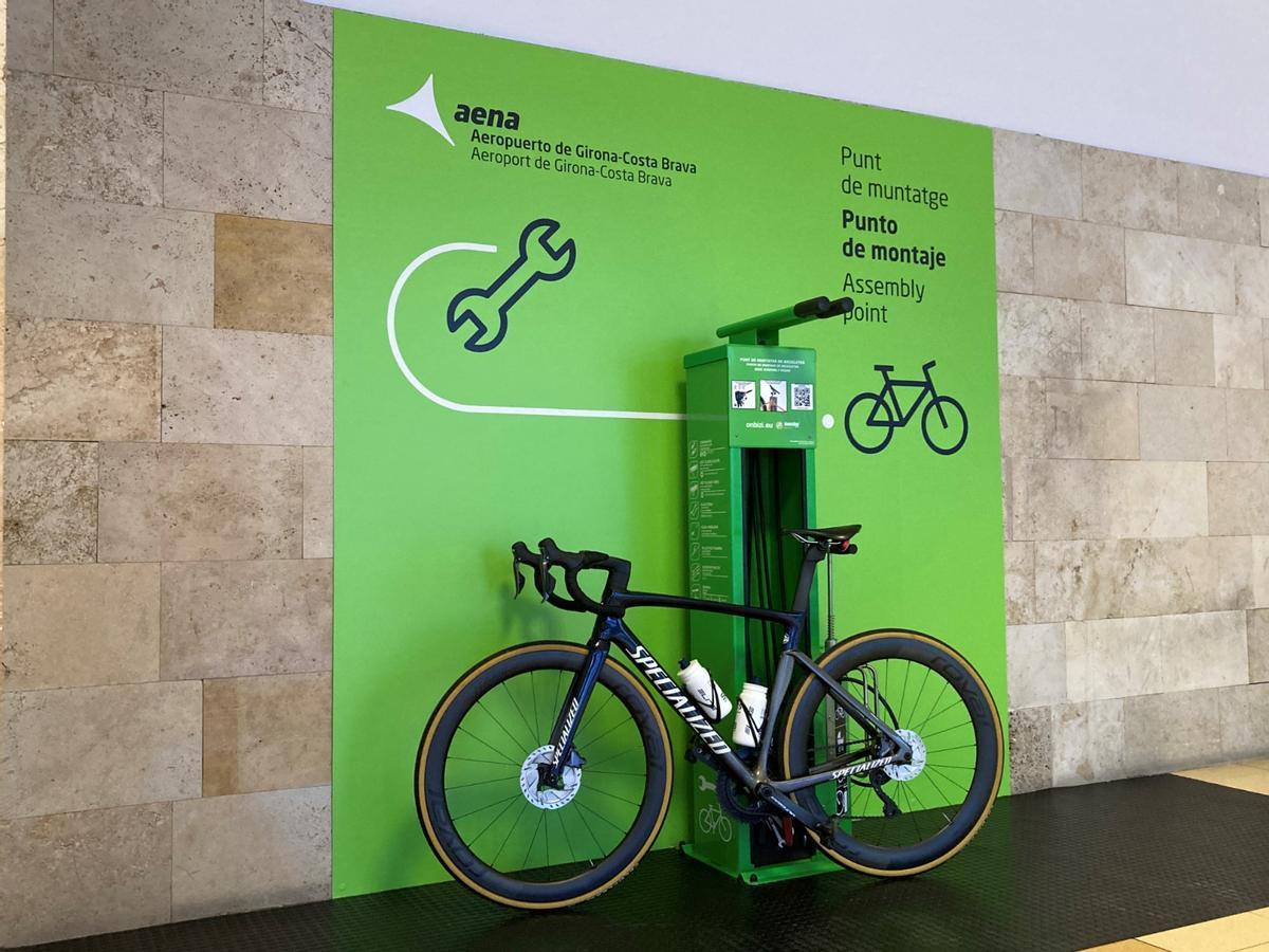 El punt de muntatge de bicicletes de l'aeroport de Girona.