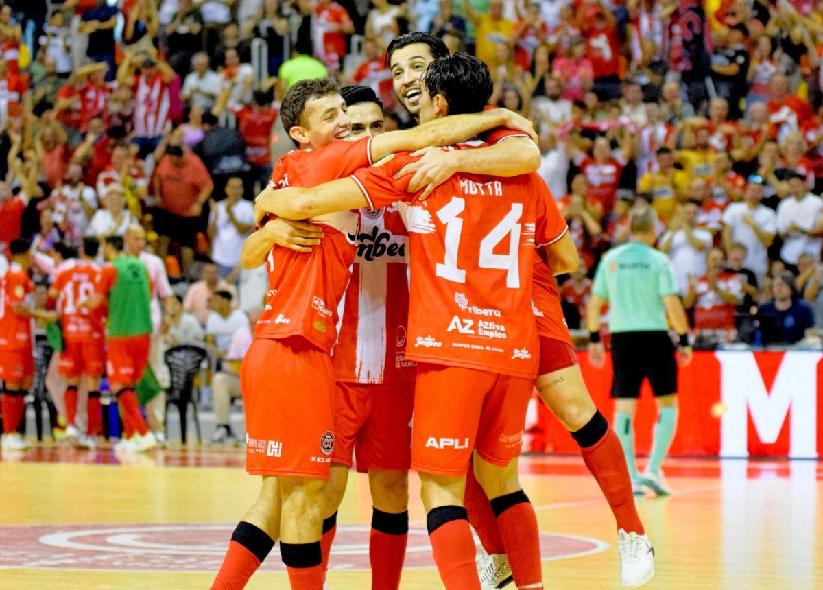 Los jugadores del Jimbee Cartagena celebran uno de los goles