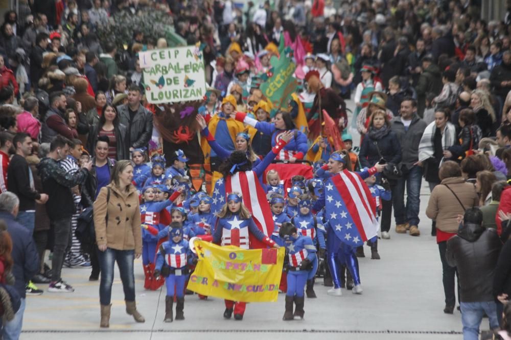 Un concurrido desfile de disfraces infantil inaugura las jornadas de comparsas en Marín