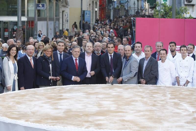 La degustación del pastel cordobés en Las Tendillas, en imágenes