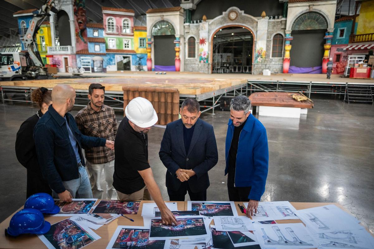 El escenario del Carnaval de Santa Cruz de Tenerife, casi a punto.