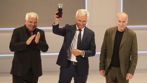 Joan Gràcia, Carles Sans y Paco Mir con el Max de Honor a Tricicle otorgado en la 26 gala de los premios MAX de las Artes Escénicas celebrada en Cádiz.