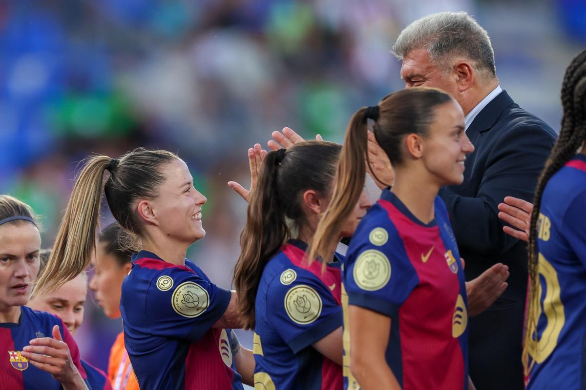 Claudia Pina y Laporta en la entrega de medallas de la Copa de la Reina