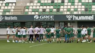 Marc Bartra vuelve parcialmente con el Betis tras sus molestias antes de un tramo de nueve partidos en 28 días