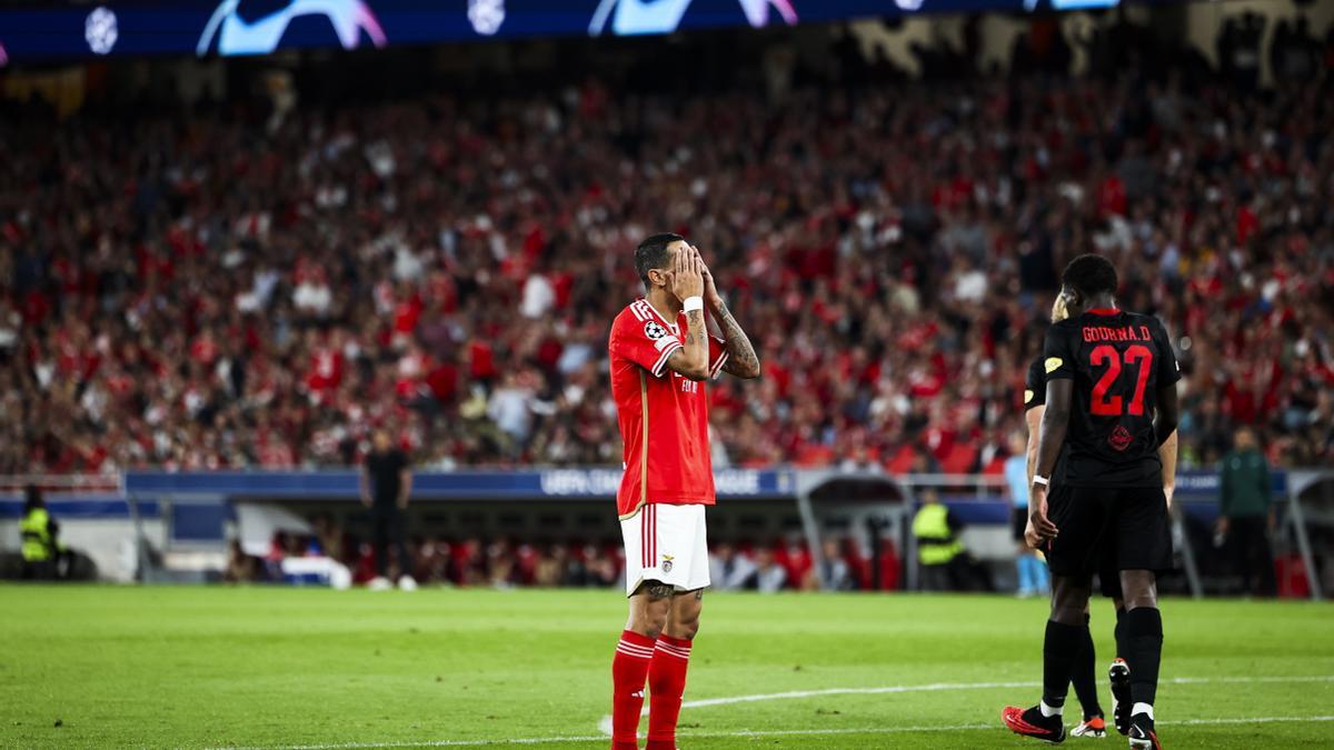 Resumen, goles y highlights del Benfica 0 - 2 Salzburg de la Jornada 1 de la Fase de Grupos de la Champions League