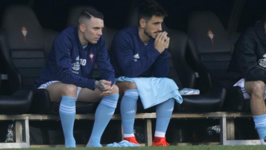 Aspas en el banquillo durante el Celta-Levante del sábado. // R. Grobas