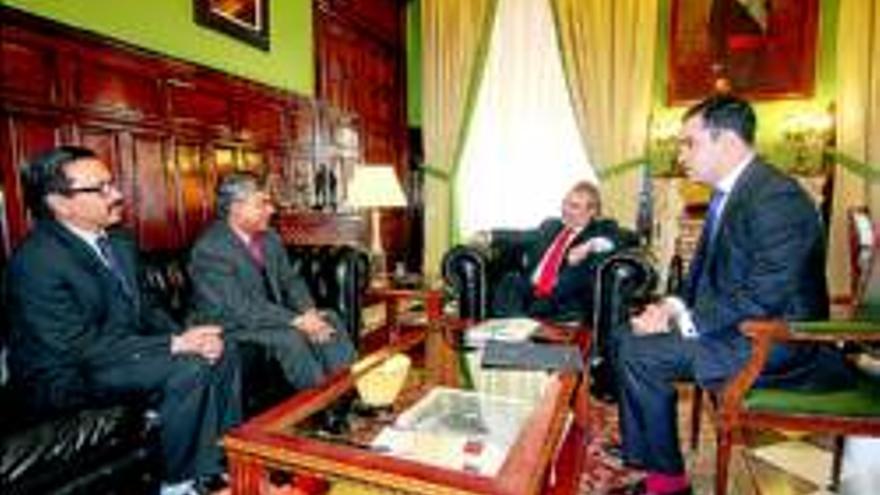 Fragoso se reúne con el embajador de Bangladés