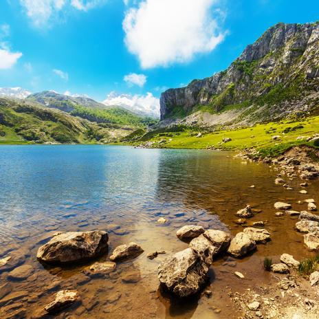 Los lagos más bonitos de España: son perfectos para el verano