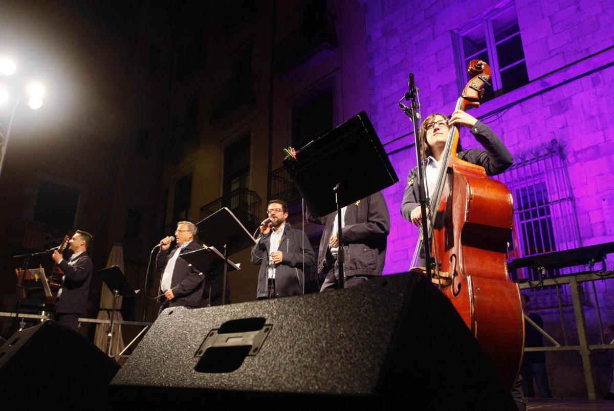 Concert del grup Terra Endins a les escales de la Catedral de Girona