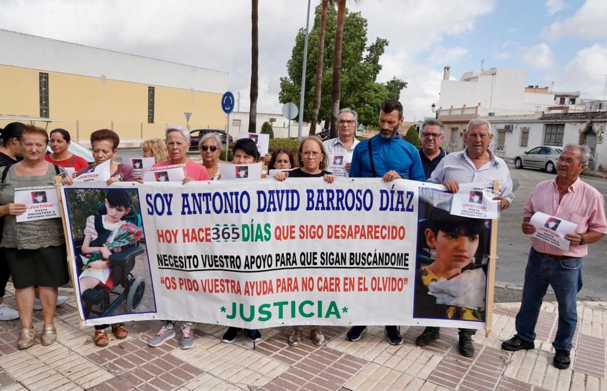 La familia del menor desaparecido de Morón: «Lo único que nos importa es que aparezca, esté como esté»