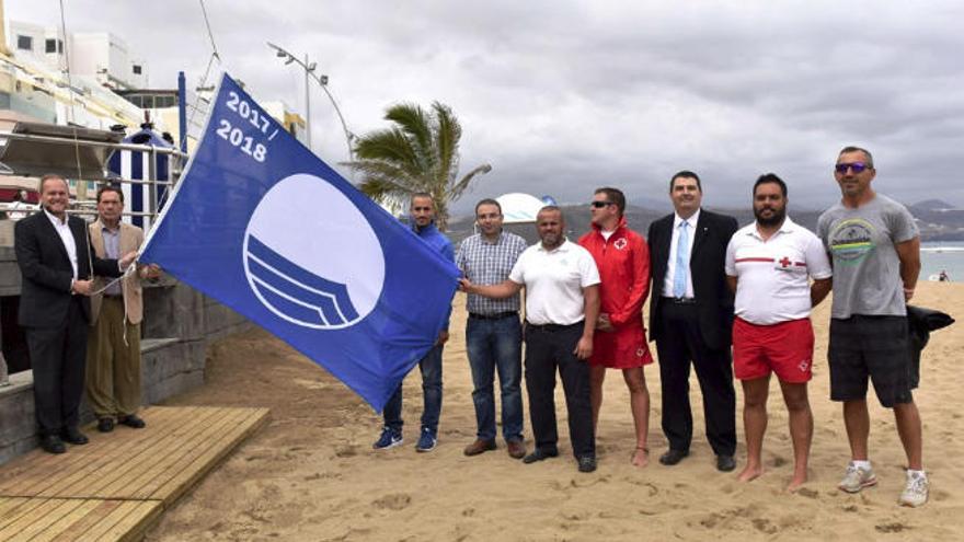 La Bandera Azul ondea de nuevo en Las Canteras