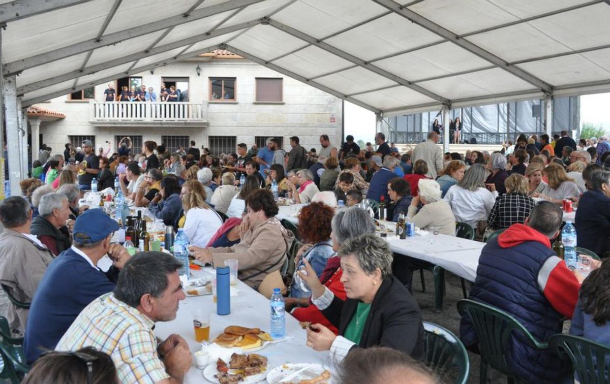 cientos-de-personas-disfrutan-de-la-festa-da-chula-de-moscoso