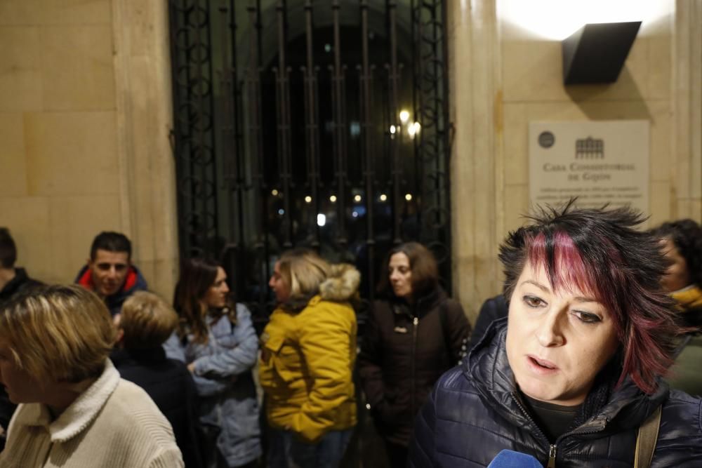 Concentración en Gijón por el asesinato de Lorena Dacuña