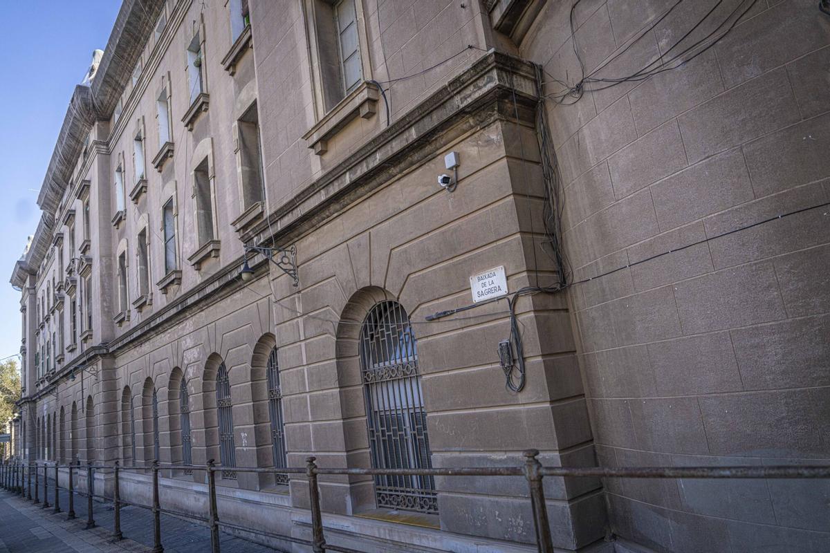 Barcelona, 28/10/2025 Barcelona. Foto del edificio de la estación de Adif de La Sagrera, que se prevé derribar a principios de 2026. AUTOR: MANU MITRU