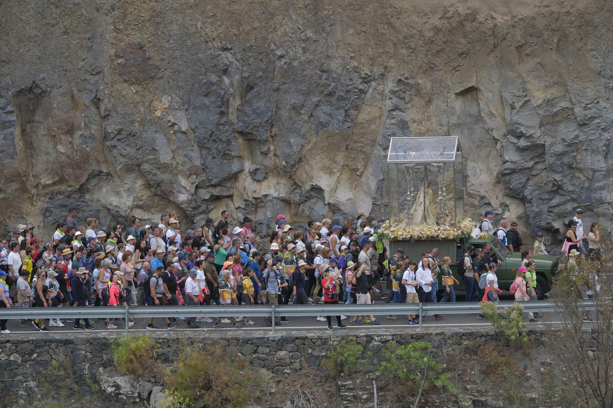 El regreso de la Virgen del Pino a Teror visto desde el aire