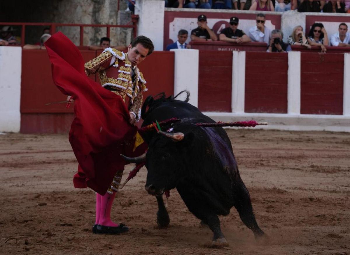 Ginés Marín, durante la faena de muleta. | Jose Luis Fernández