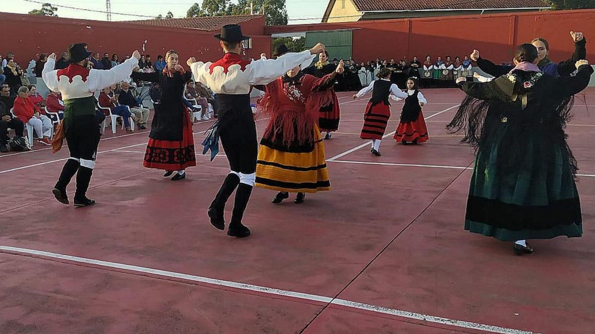 Actuación de Penaguda, que organizou o festival de Meaño.  | // FDV 