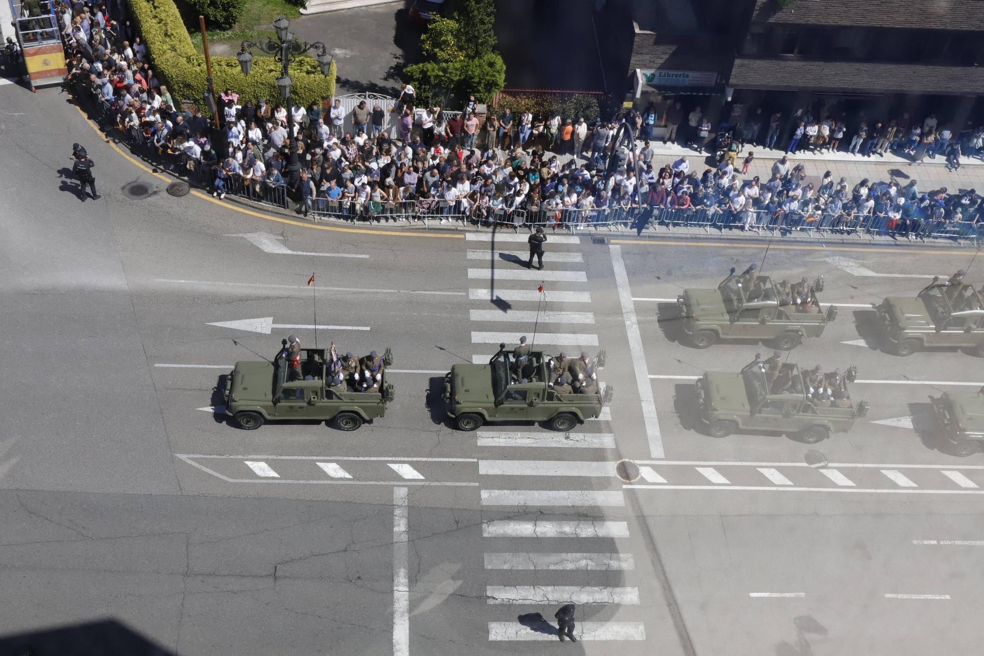 EN IMÁGENES: Así fue el multitudinario desfile en Oviedo por el Día de las Fuerzas Armadas.
