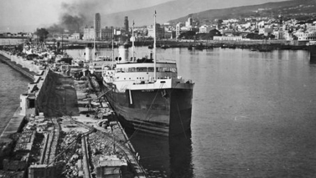 Puerto 1940-1944. Foto del TEA, de la colección Ernesto Fernando BAENA JOVER.