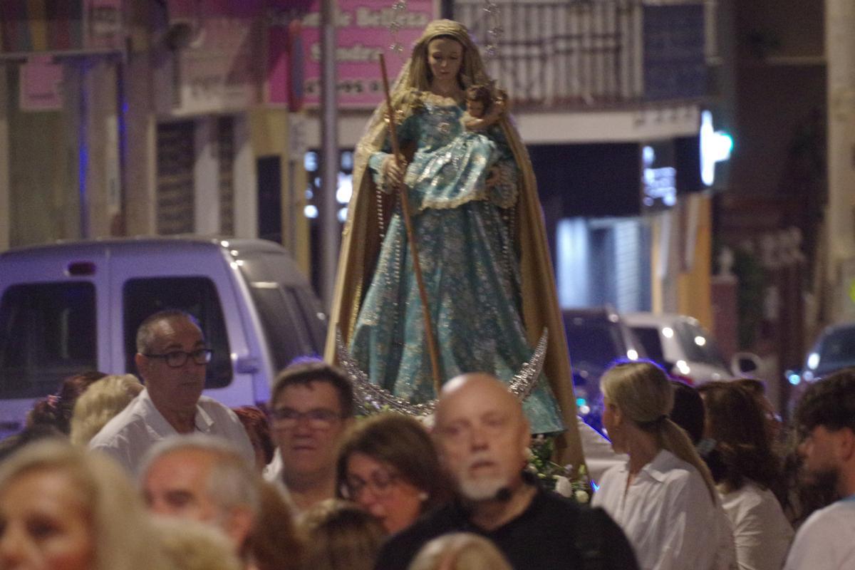 Las mejores imágenes del rosario con antorcha de la Santísima Virgen de las Cañas, en el Puerto de la Torre