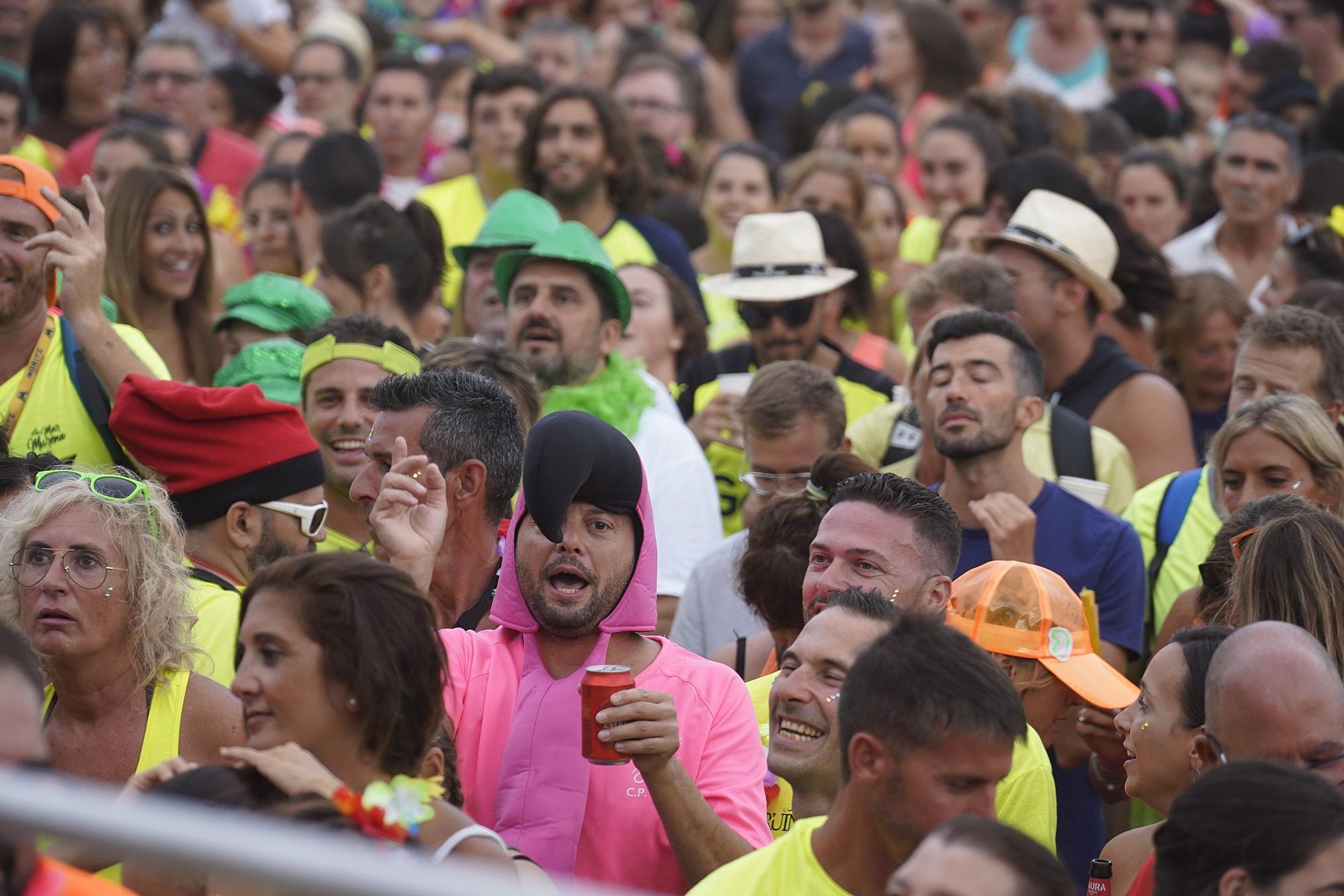 Milers de persones revolucionen Sant Antoni amb la Diverbeach