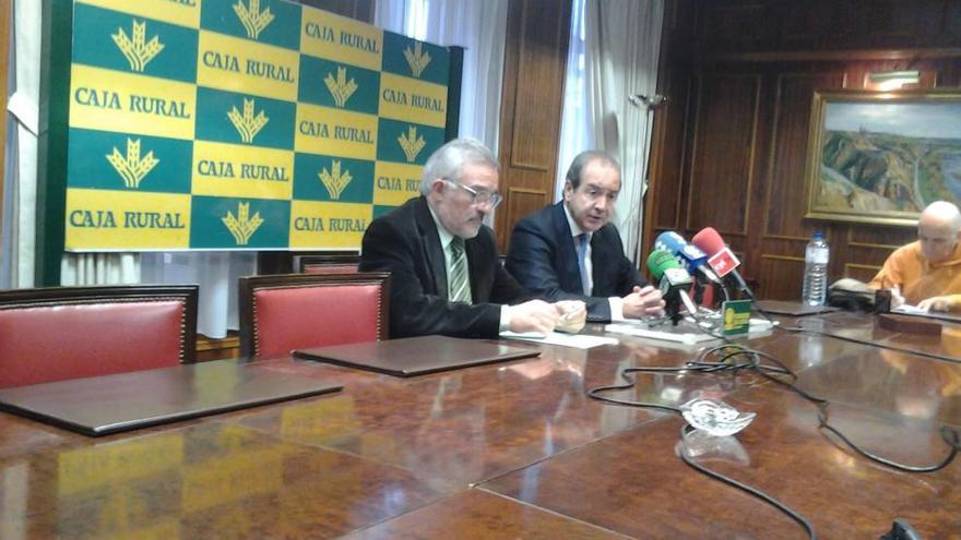 Firma del convenio entre Caja Rural y Colegio de Médicos