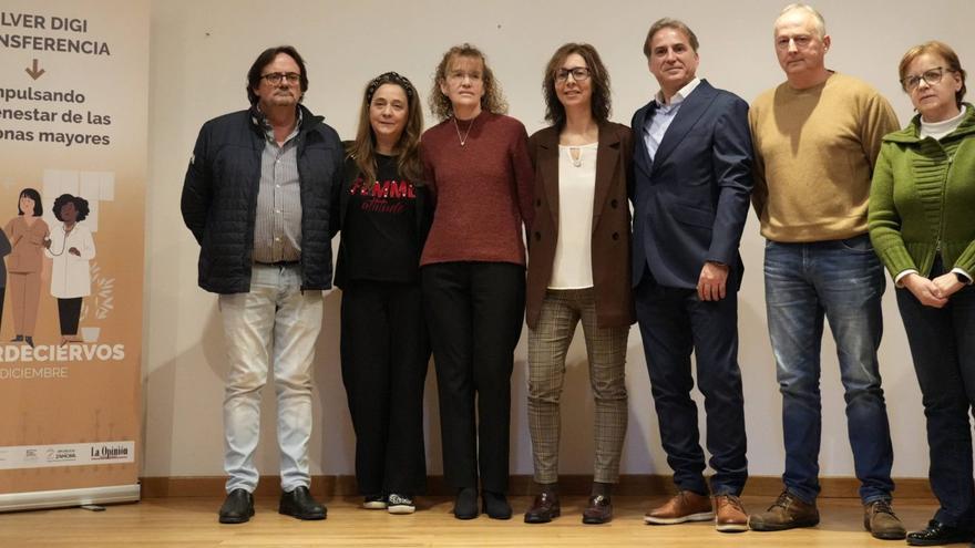 Participantes en la presentación del proyecto Silver Digi Transferencia en Villardeciervos. | J.L FERNÁNDEZ