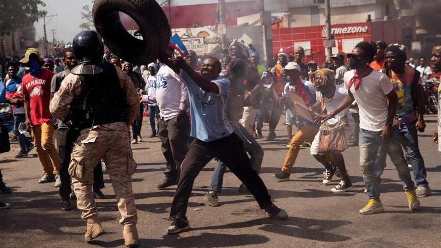 Cientos de haitianos vuelven a las calles contra el presidente Moise