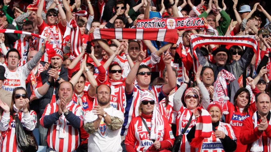 Aficionados del Sporting, en su última visita a Balaídos. // FDV