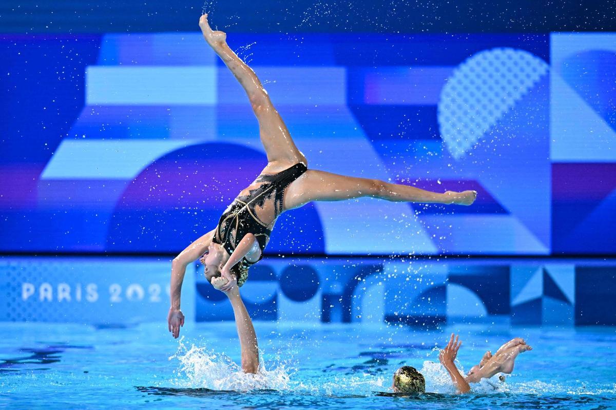 España da el gran salto y regresa con el bronce al Olimpo de natación artística. El equipo español de natación artística se luce en la definitiva rutina acrobática y logra la medalla de bronce, el primer metal en la disciplina desde Londres 2012.