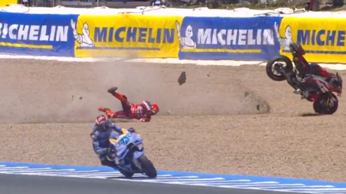 Así fue la caída de Marc Márquez en el GP de España… y su moto acaba destrozada