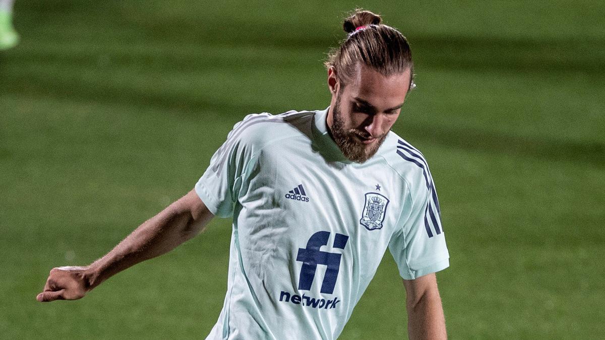 Mingueza, durante un entrenamiento de la selección española sub-21