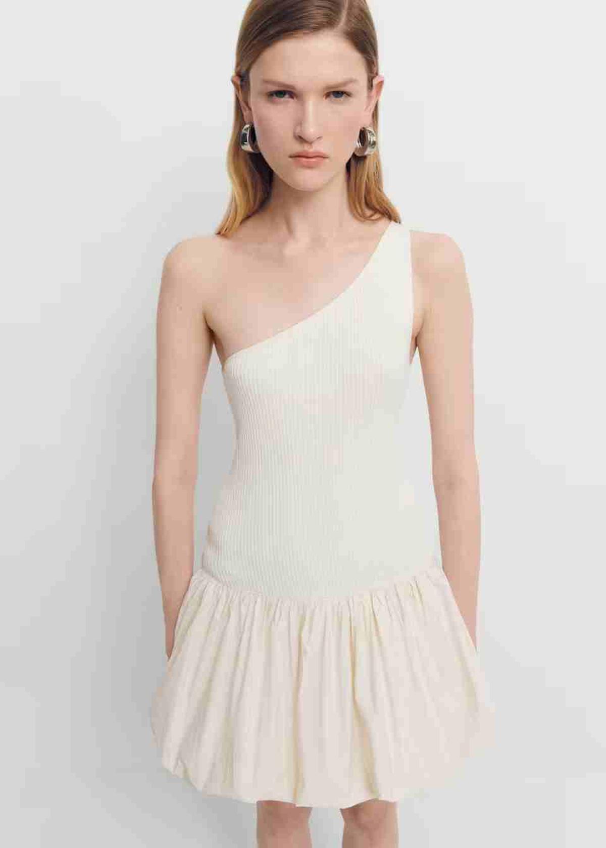 Vestido corto con el bajo abullonado