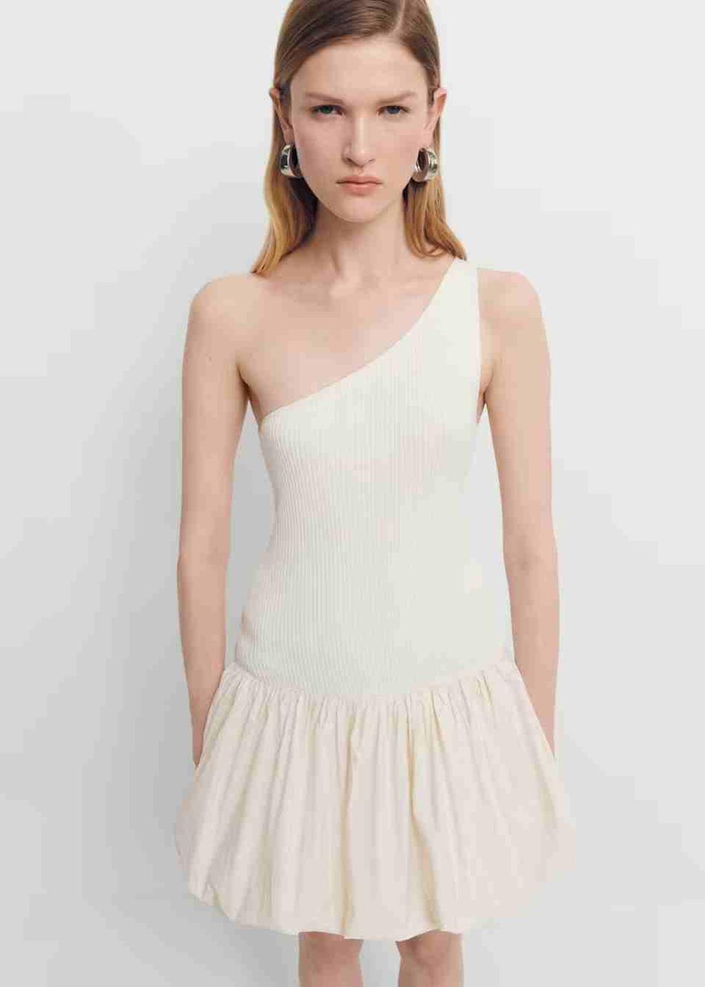 Vestido corto con el bajo abullonado